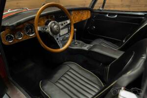 Image 2/19 of Austin-Healey 3000 Mk III (BJ8) (1965)