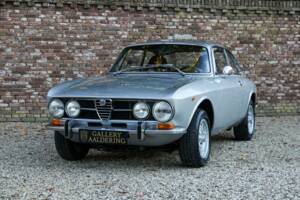 Image 33/50 of Alfa Romeo 1750 GT Veloce (1970)