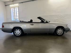 Imagen 7/27 de Mercedes-Benz E 200 (1995)