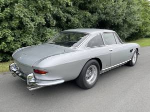 Image 5/26 of Ferrari 330 GT 2+2 (1966)