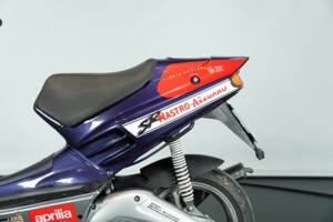 Image 19/21 de Aprilia SR 50 (1996)