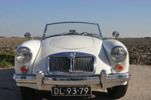 Image 4/8 of MG MGA 1600 (1962)