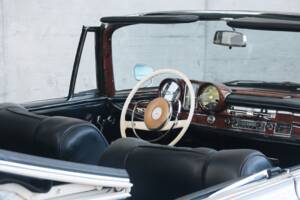 Image 17/49 of Mercedes-Benz 220 SE b (1962)