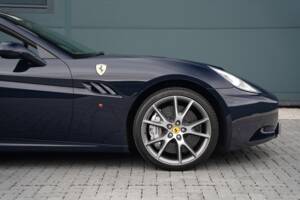 Image 24/50 de Ferrari California (2012)