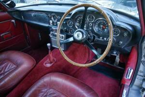Bild 33/50 von Aston Martin DB 6 (1968)