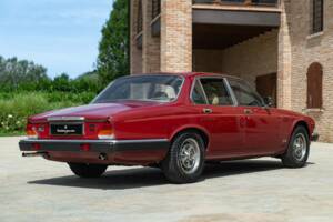 Image 6/50 de Jaguar XJ 6 4.2 (1981)