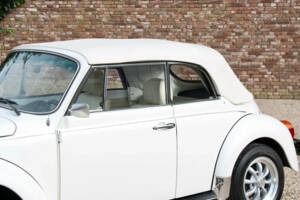 Image 12/50 of Volkswagen Käfer 1303 &quot;Champagne Edition&quot; (1977)