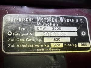 Bild 20/29 von BMW 2500 (1977)