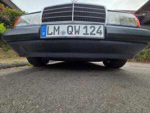 Afbeelding 34/54 van Mercedes-Benz 200 E (1992)