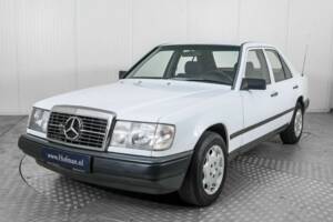 Image 20/50 of Mercedes-Benz 200 (1986)