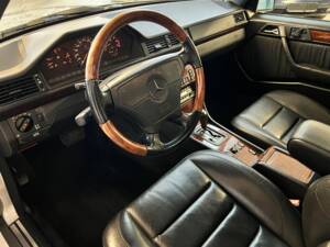 Afbeelding 27/62 van Mercedes-Benz E 500 (1995)