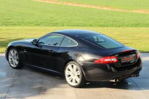 Image 2/50 of Jaguar XKR (2010)