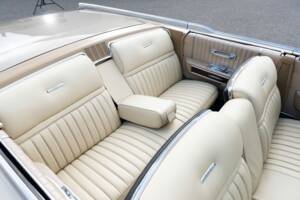 Bild 42/100 von Lincoln Continental Convertible (1965)