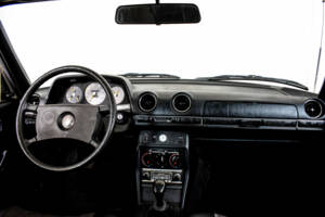 Bild 21/46 von Mercedes-Benz 240 D (1982)