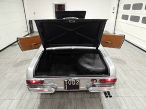 Image 13/15 de Mercedes-Benz 230 SL (1966)