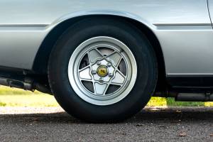 Image 16/32 of Ferrari 400 GT (1977)
