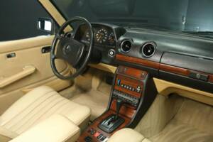 Image 21/30 of Mercedes-Benz 280 CE (1984)
