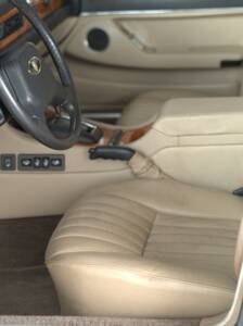 Bild 25/37 von Jaguar Sovereign 3.6 (1988)