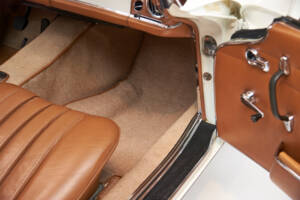 Image 41/55 of Mercedes-Benz 230 SL (1965)