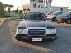 Image 31/36 of Mercedes-Benz 230 CE (1989)