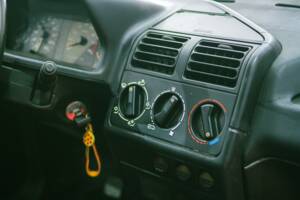 Image 29/33 of Peugeot 205 GTi 1.9 (1993)