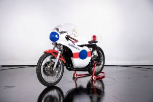 Image 2/34 de Yamaha DUMMY (1976)