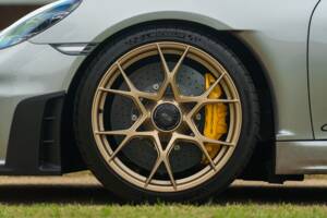 Image 23/100 of Porsche 718 Cayman GT4 RS Weissach (2024)