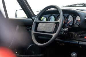 Image 9/31 of Porsche 911 Carrera 3.2 (1988)