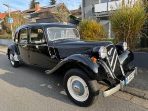Image 3/5 de Citroën Traction Avant 11 Familiale (1957)
