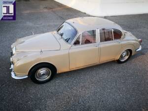 Image 7/64 of Daimler V8-250 (1969)