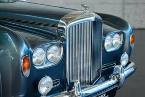 Image 23/50 of Bentley S 3 (1964)
