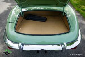 Image 57/60 de Jaguar E-Type (1969)
