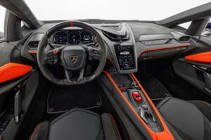 Immagine 7/15 di Lamborghini Revuelto (2024)