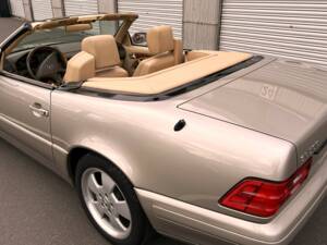 Image 10/25 of Mercedes-Benz SL 500 (1999)