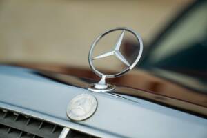Image 23/50 of Mercedes-Benz 300 CE-24 (1991)