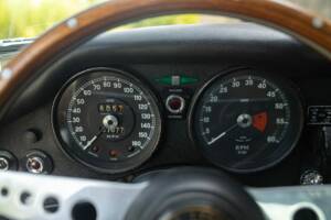 Image 50/50 de Jaguar E-Type (1968)