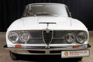 Image 6/98 de Alfa Romeo 2600 Sprint (1964)