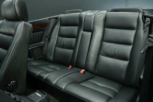 Imagen 19/30 de Mercedes-Benz 300 CE-24 (1993)