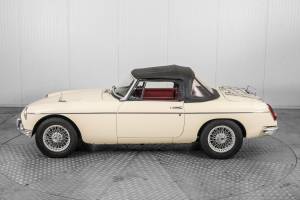 Image 46/50 of MG MGB (1964)
