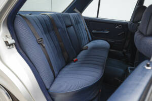 Image 13/25 of Mercedes-Benz 300 D (1985)