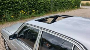 Afbeelding 4/25 van Mercedes-Benz 230 E (1984)
