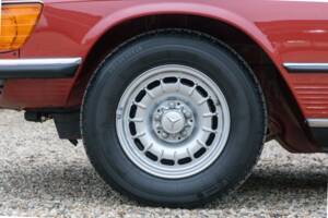 Bild 26/50 von Mercedes-Benz 280 SLC (1975)