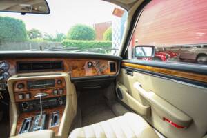 Image 33/44 of Jaguar XJ 12 (1990)