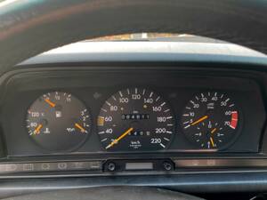 Image 13/27 of Mercedes-Benz 190 E 1.8 Avantgarde &quot;Rosso&quot; (1993)