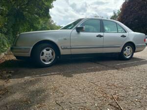 Image 3/7 de Mercedes-Benz E 240 (1998)