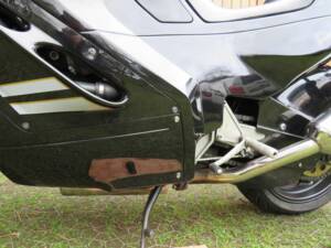 Image 22/44 of Norton F1 (1990)