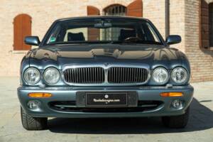 Image 3/50 de Jaguar XJ 8 Executive (1997)
