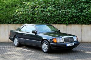 Image 2/63 of Mercedes-Benz 300 CE (1991)