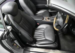 Image 36/50 of Mercedes-Benz SL 500 (2008)