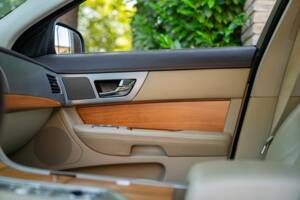 Immagine 30/50 di Jaguar XF 3.0 D-S (2008)